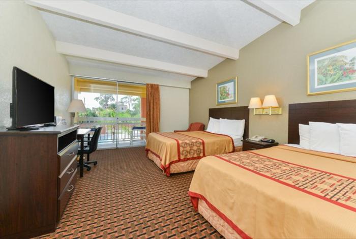 Double Room with Two Double Beds - Non-Smoking with Balcony or Patio interior